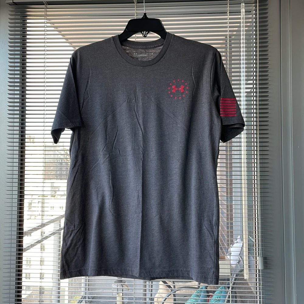 Under Armour red flag T Shirt - Picture 3 of 3
